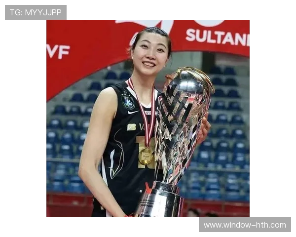 中国女排力克劲敌再创辉煌，展现新时代团队精神与拼搏风采