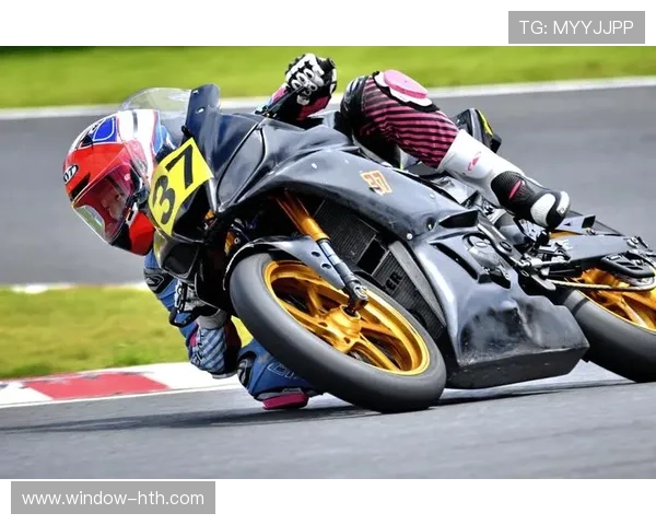 摩托车大奖赛最新动态：顶级车手争夺激烈，新赛季规则变化引发关注